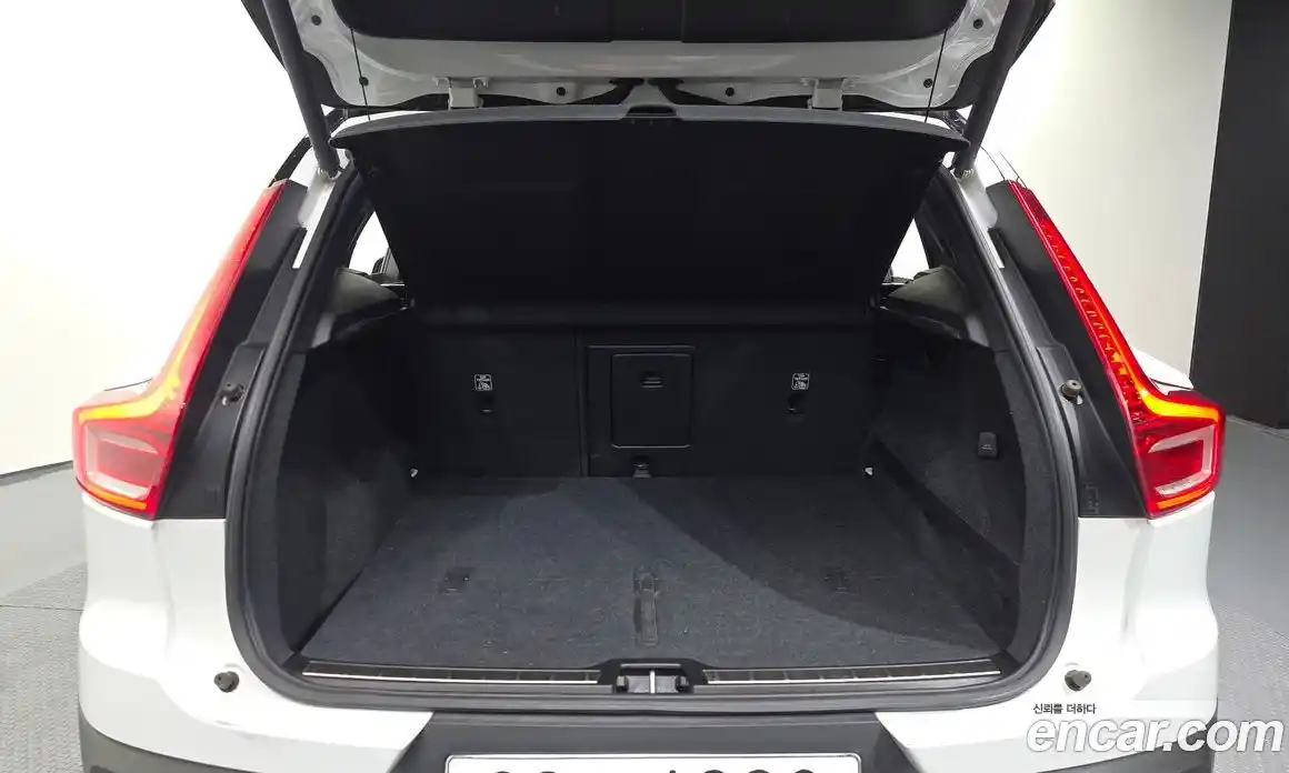 Volvo XC40 2019 2.0 гидро в Москве № 2131574, фото 25