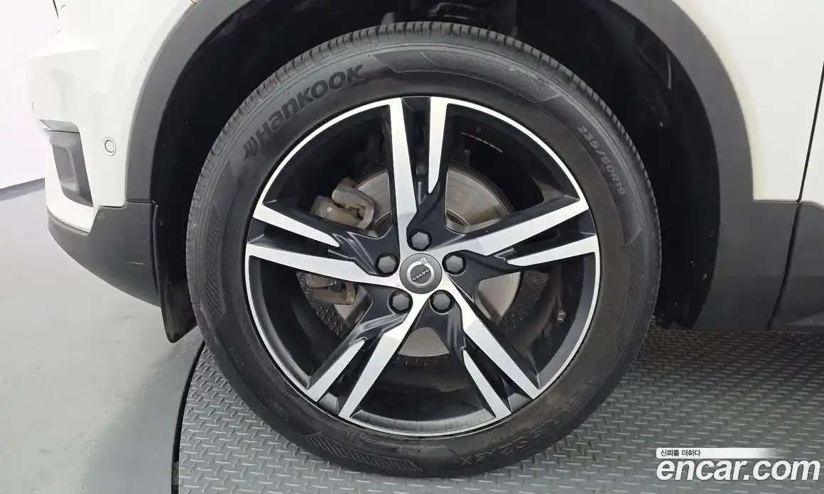 Volvo XC40 2019 2.0 гидро в Москве № 2131574, фото 4