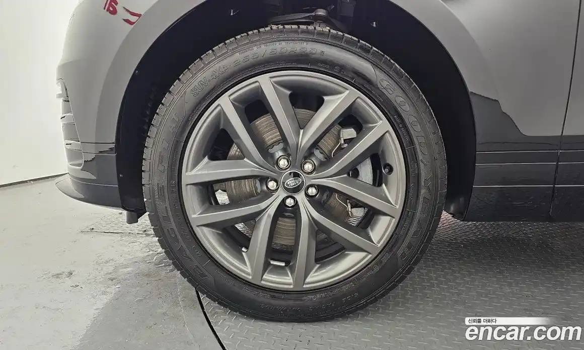 Land Rover Range-Rover Velar 2024 2.0 гидро в Москве № 2131841, фото 9