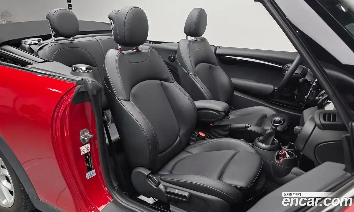 Mini Cooper Convertible 2018 1.5 гидро в Москве № 2132054, фото 12