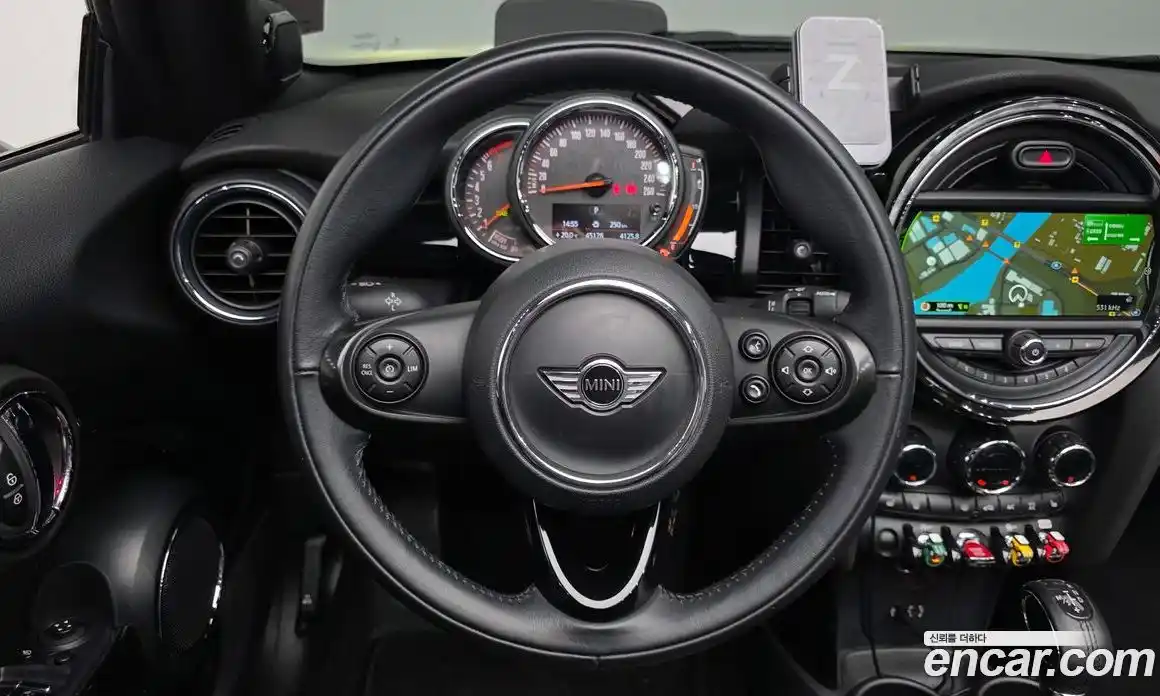 Mini Cooper Convertible 2018 1.5 гидро в Москве № 2132054, фото 14