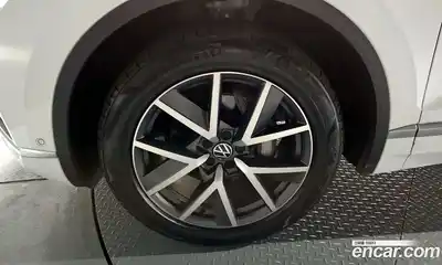 Volkswagen Touareg 2023 3.0 гидро в Москве № 2132393, миниатюра 5
