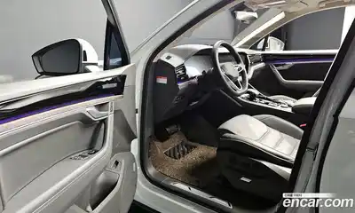 Volkswagen Touareg 2023 3.0 гидро в Москве № 2132393, миниатюра 10