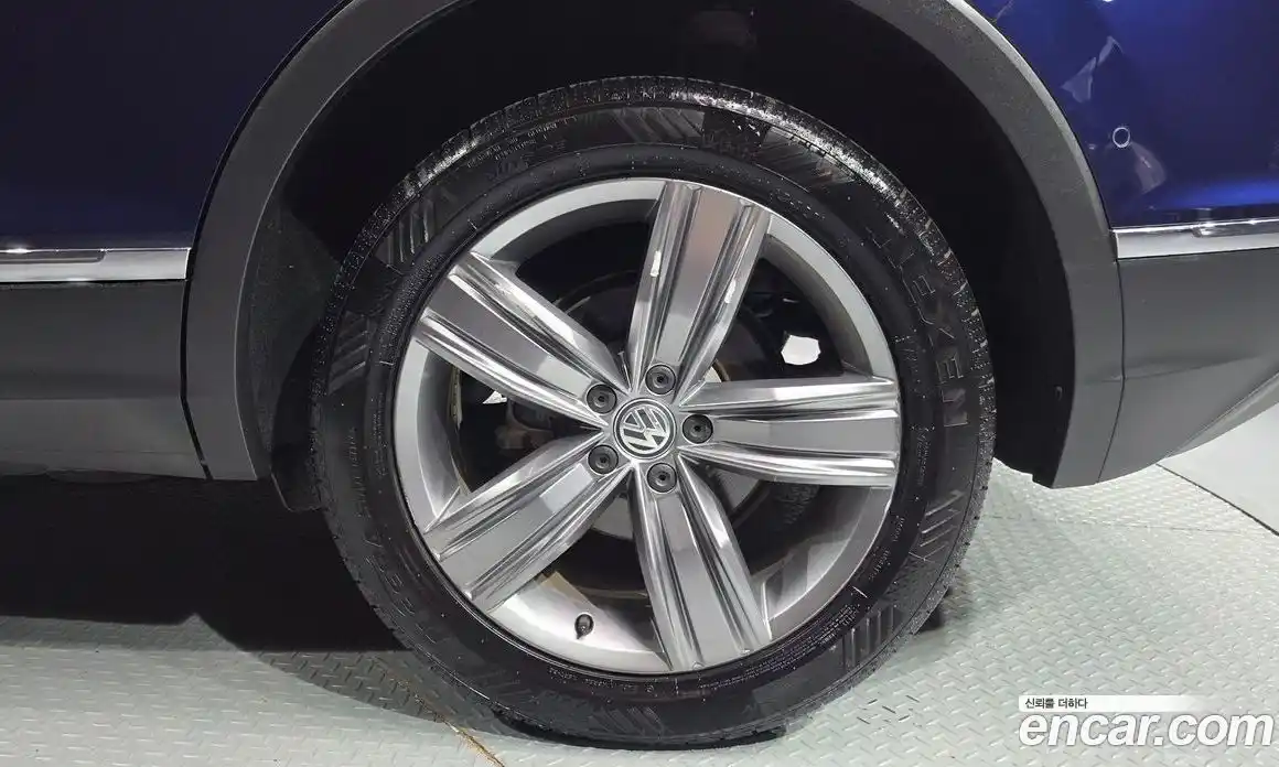 Volkswagen Tiguan 2018 2.0 гидро в Москве № 2132410, фото 7