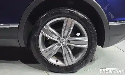 Volkswagen Tiguan 2018 2.0 гидро в Москве № 2132410, миниатюра 7