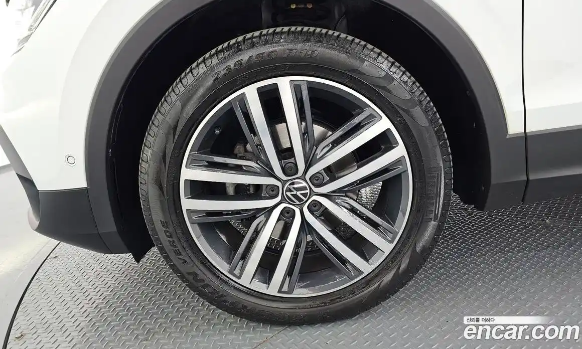 Volkswagen Tiguan 2021 2.0 гидро в Москве № 2132453, фото 5