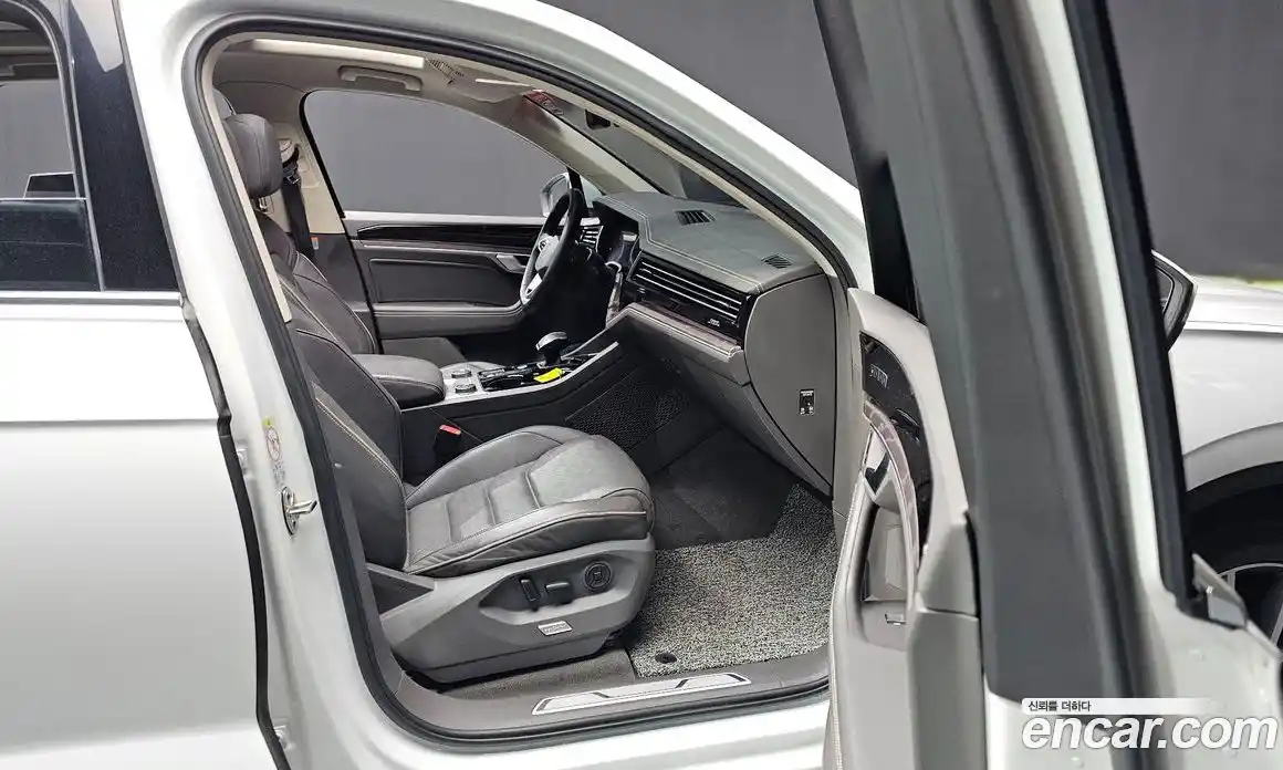 Volkswagen Touareg 2021 3.0 гидро в Москве № 2132490, фото 17