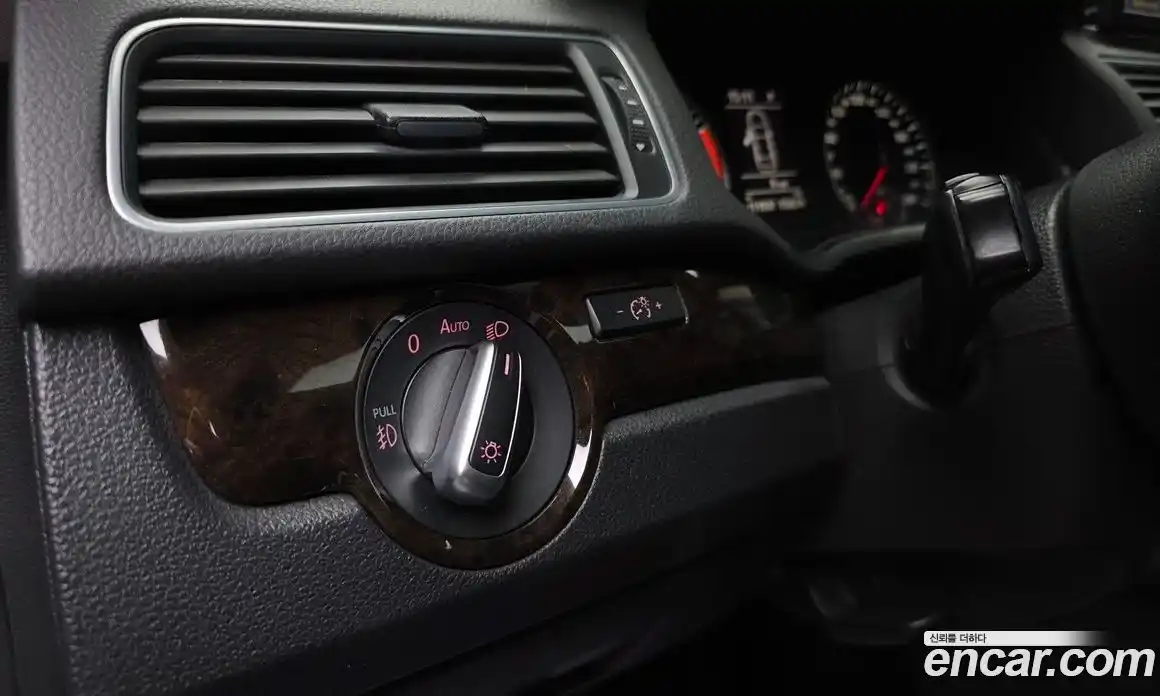 Volkswagen Passat 2015 1.8 гидро в Москве № 2132551, фото 18