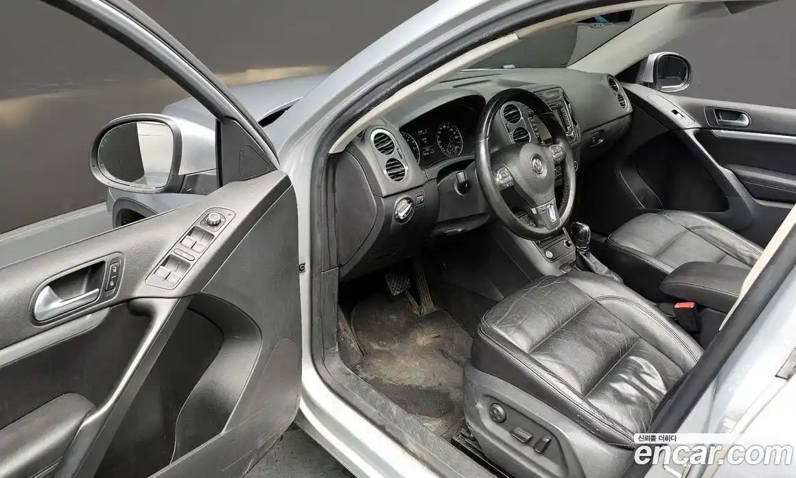 Volkswagen Tiguan 2013 2.0 гидро в Москве № 2132555, фото 11