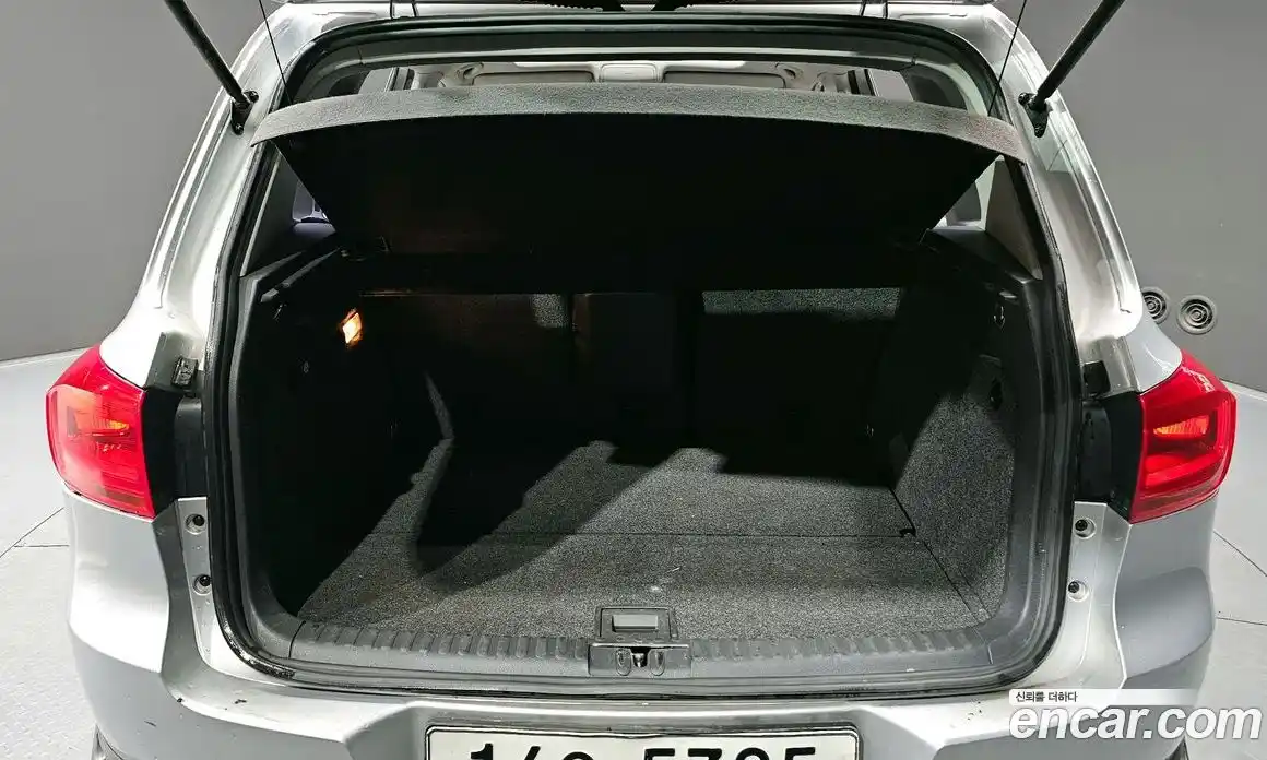 Volkswagen Tiguan 2013 2.0 гидро в Москве № 2132555, фото 20