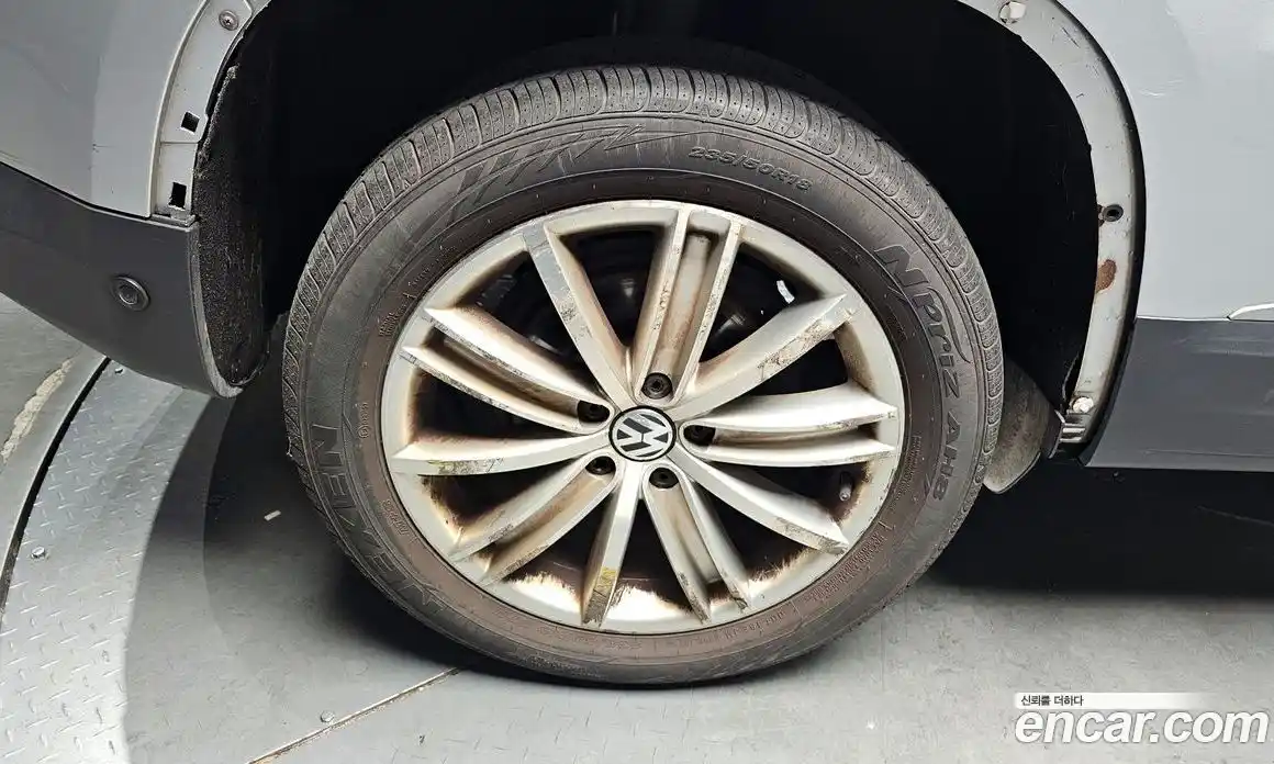 Volkswagen Tiguan 2013 2.0 гидро в Москве № 2132555, фото 5