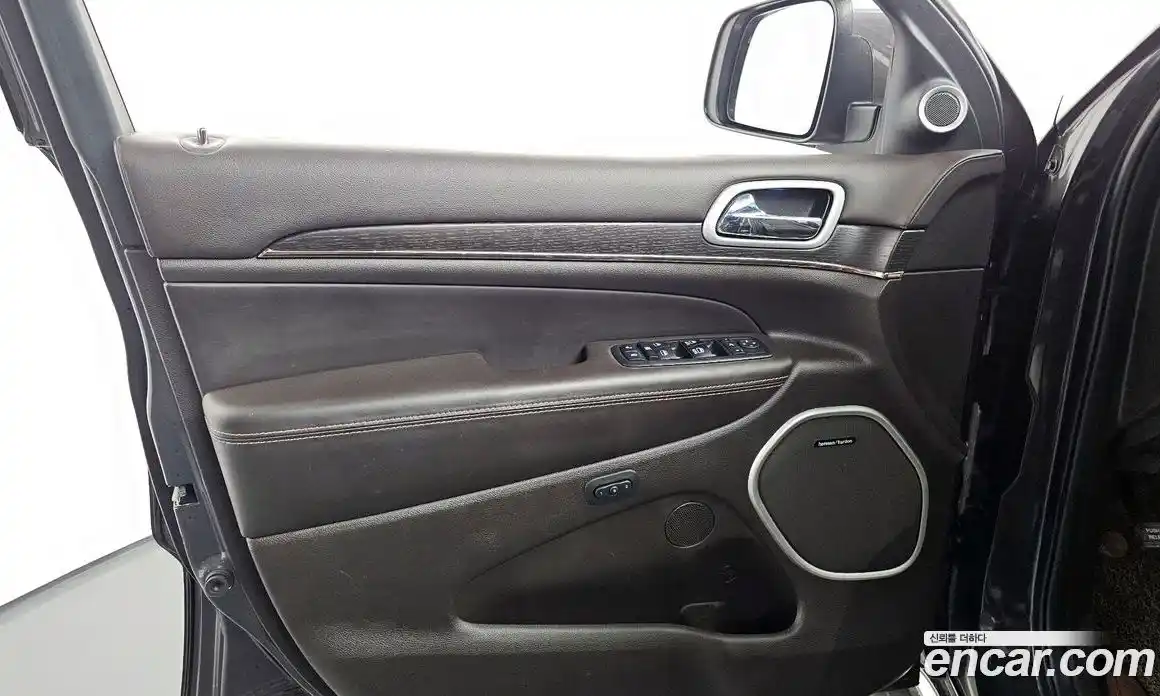 Jeep Cherokee 2018 3.0 гидро в Москве № 2132741, фото 14