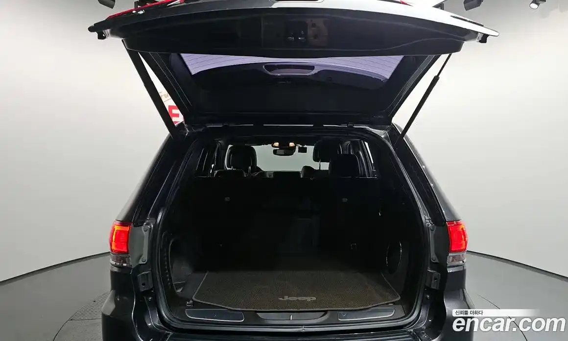 Jeep Cherokee 2018 3.0 гидро в Москве № 2132741, фото 26