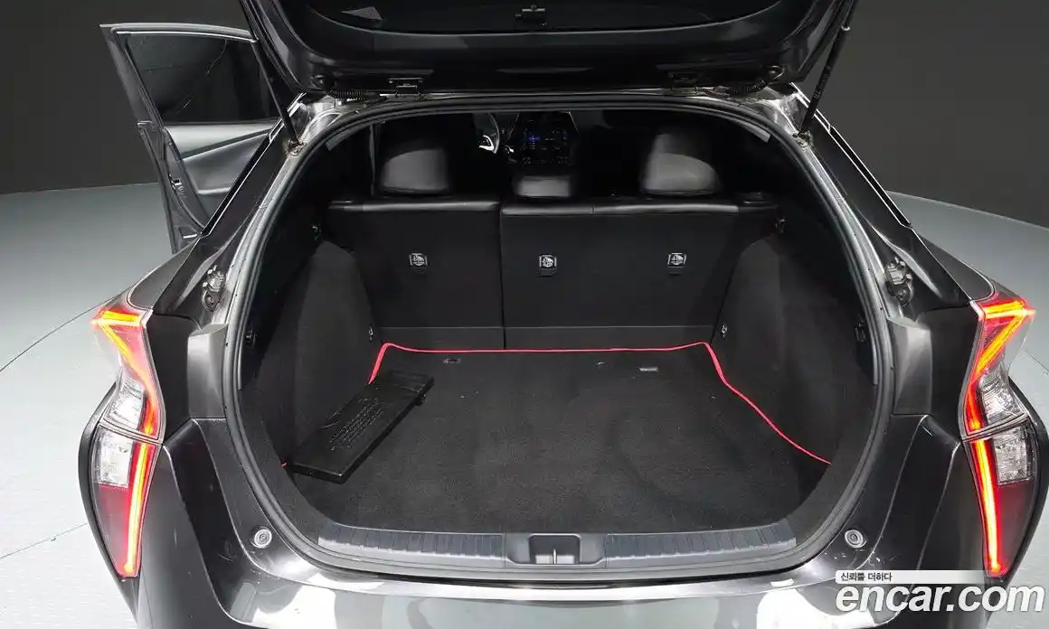 Toyota Prius 2017 1.8 гидро в Москве № 2132975, фото 20