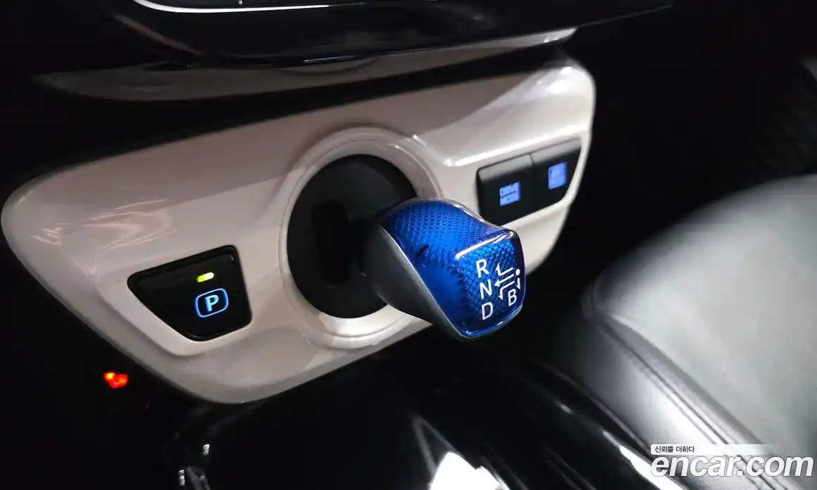 Toyota Prius 2017 1.8 гидро в Москве № 2132975, фото 9