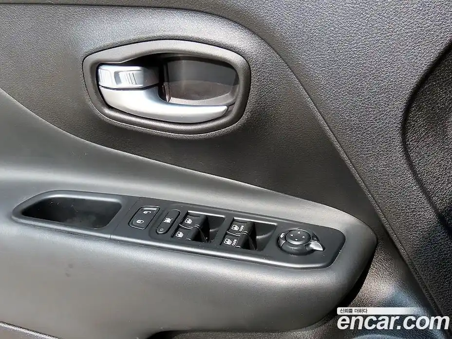 Jeep Renegade 2017 2.0 гидро в Москве № 1015130, фото 11
