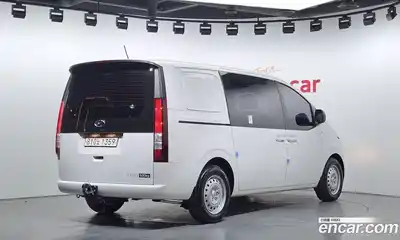 Hyundai Staria 2023 2.2 гидро в Москве № 2122904, миниатюра 2