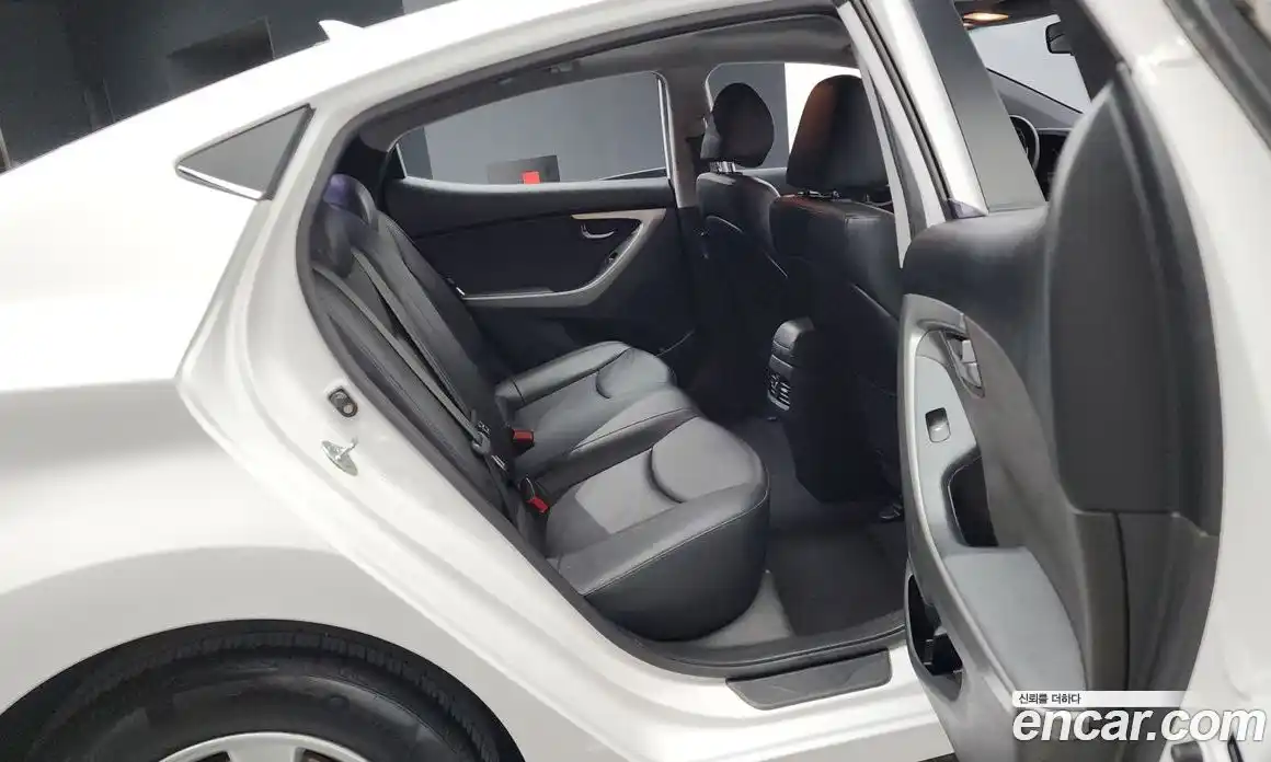 Hyundai Avante 2013 1.6 гидро в Москве № 2123745, фото 11