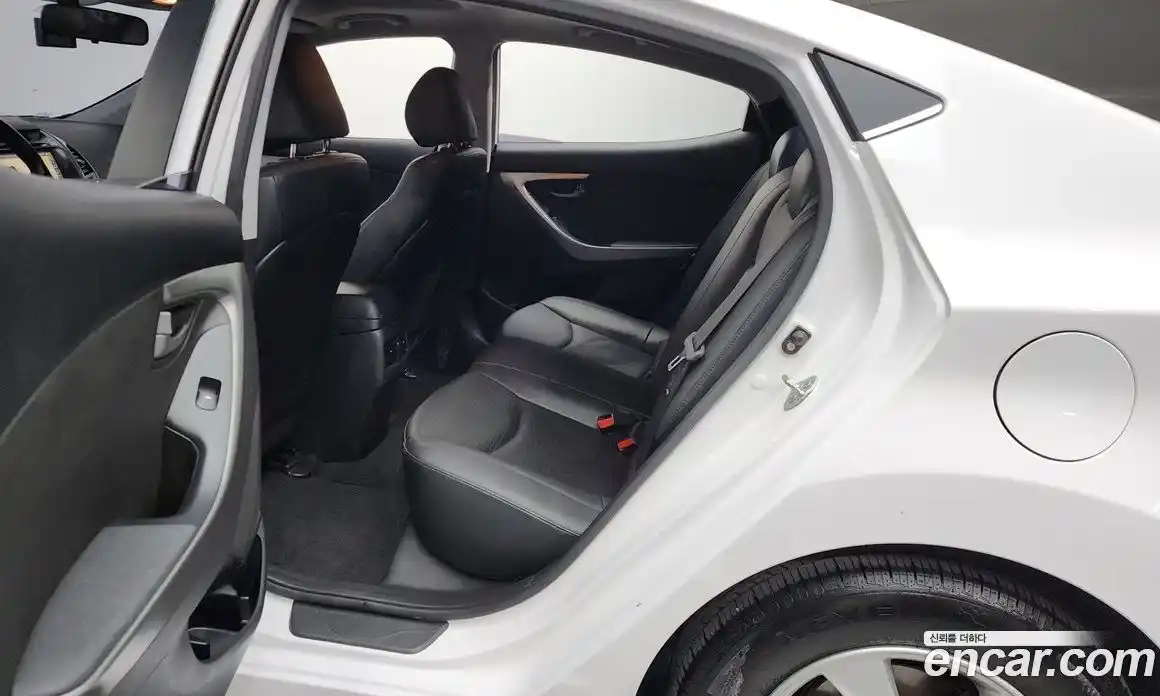Hyundai Avante 2013 1.6 гидро в Москве № 2123745, фото 12