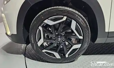 Kia Seltos 2024 1.6 гидро в Москве № 2125137, миниатюра 5