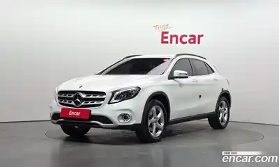 Mercedes-Benz GLA-Class GLA220
