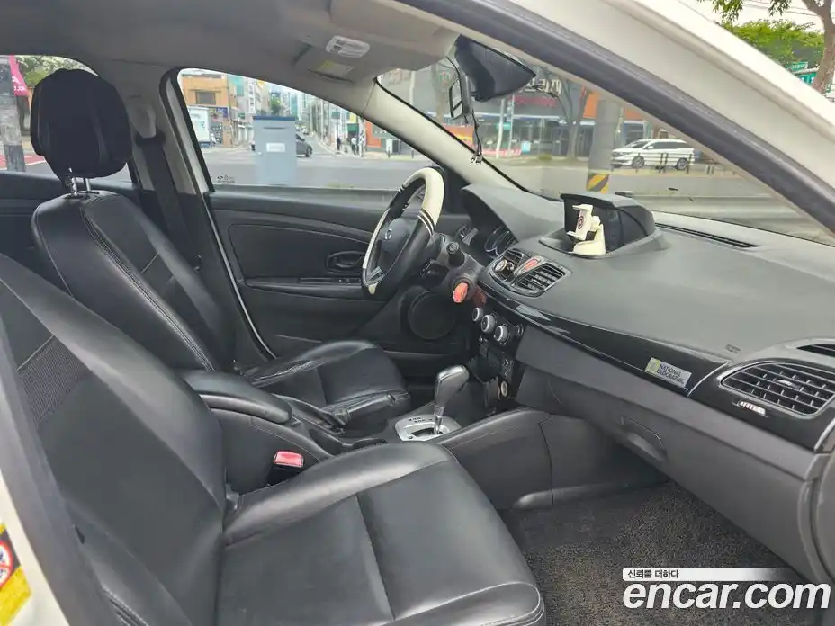 Renault SM3 2015 1.6 гидро в Москве № 2129745, фото 11