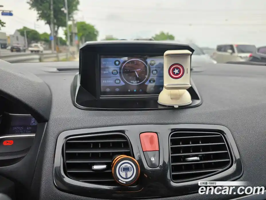 Renault SM3 2015 1.6 гидро в Москве № 2129745, фото 15