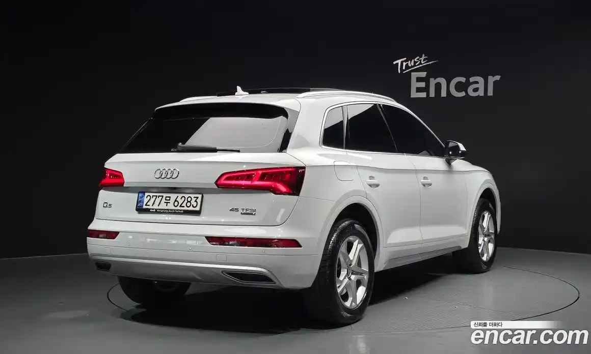 Audi Q5 2020 2.0 гидро в Москве № 2131015, фото 2