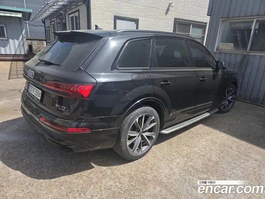 Audi Q7 2023 3.0 гидро в Москве № 2131407, фото 1