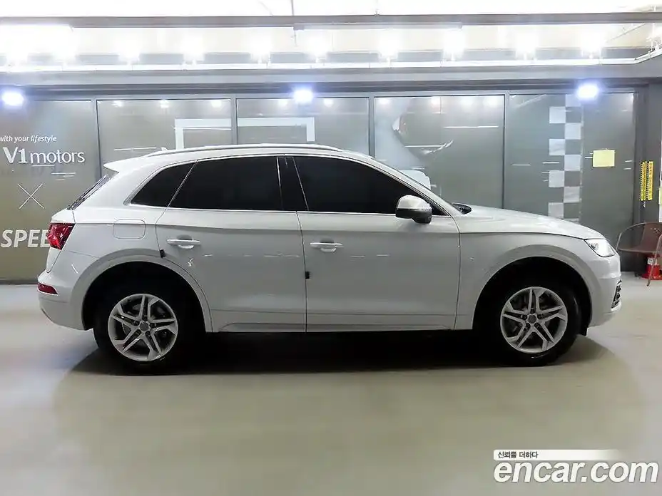 Audi Q5 2020 2.0 гидро в Москве № 2131433, фото 3