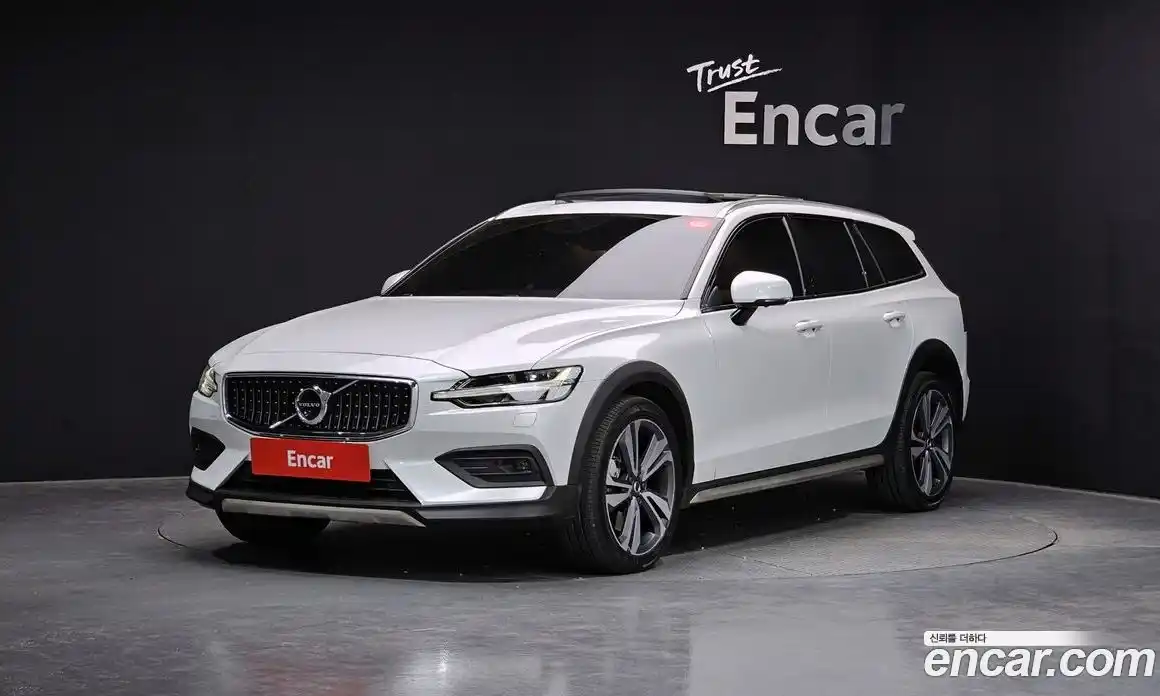 Volvo V60 2021 2.0 гидро в Москве № 2131522, фото 1