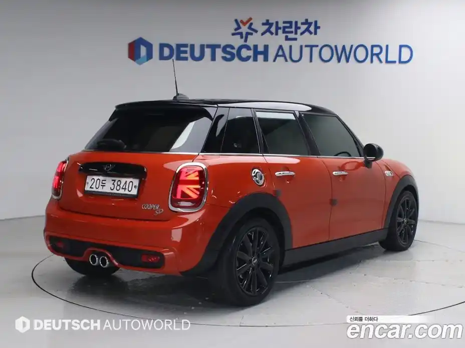 Mini Cooper 2019 2.0 гидро в Москве № 2132176, фото 2