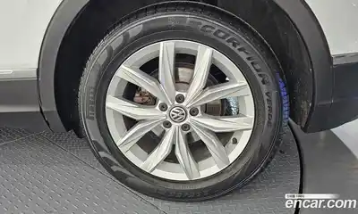 Volkswagen Tiguan 2020 2.0 гидро в Москве № 2132399, миниатюра 7