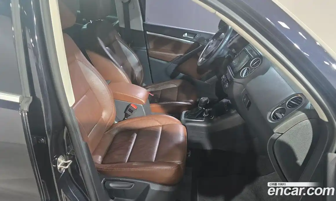 Volkswagen Tiguan 2015 2.0 гидро в Москве № 2132595, фото 12