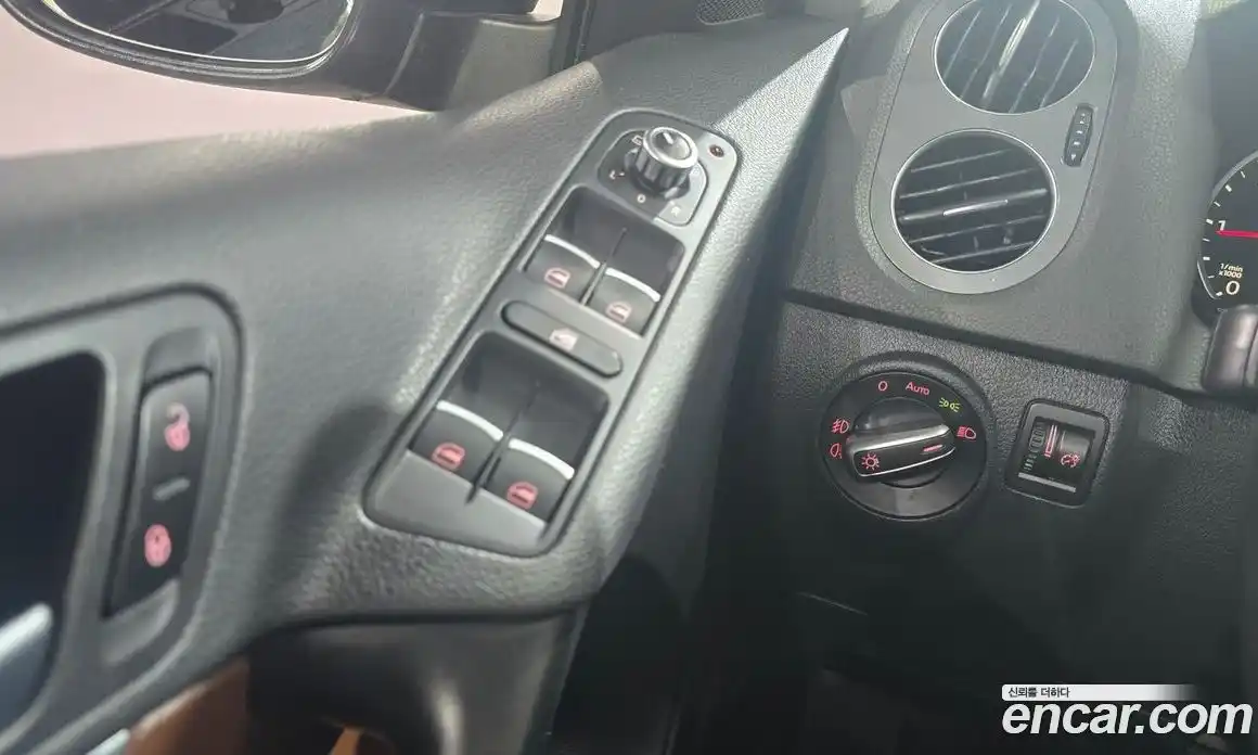 Volkswagen Tiguan 2015 2.0 гидро в Москве № 2132595, фото 16