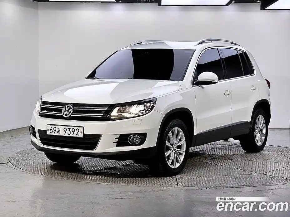 Volkswagen Tiguan 2014 2.0 гидро в Москве № 2132598, фото 1