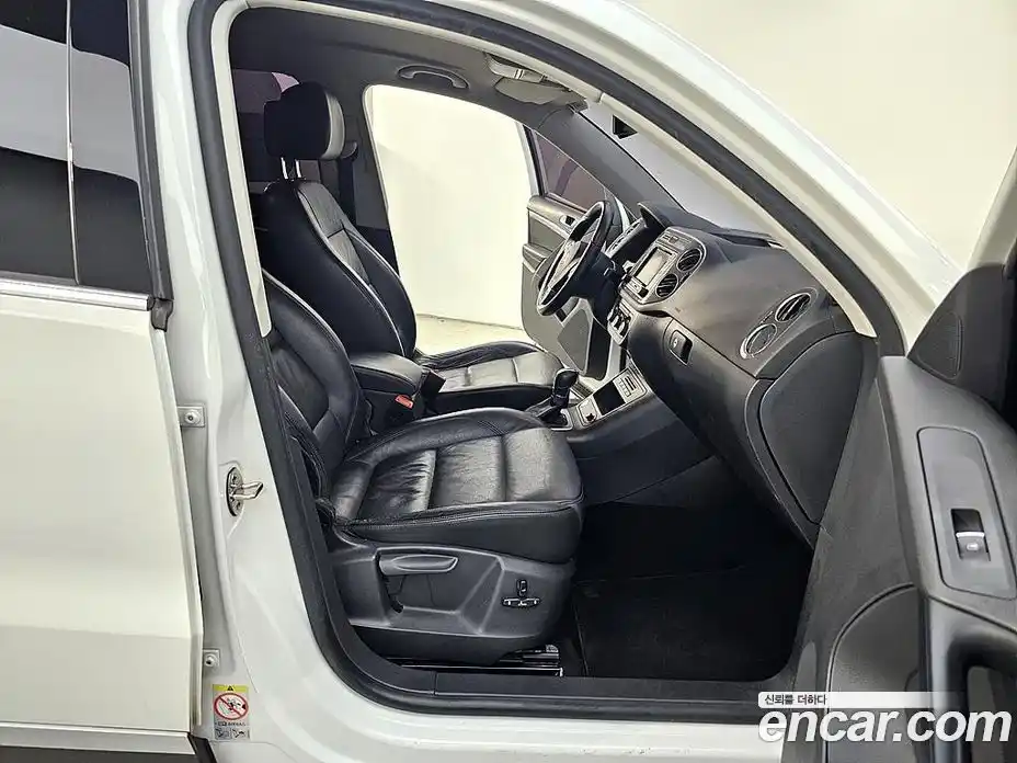 Volkswagen Tiguan 2014 2.0 гидро в Москве № 2132598, фото 11