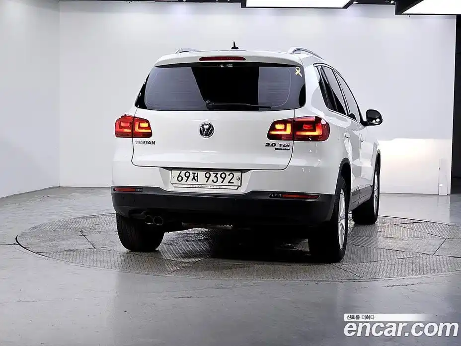 Volkswagen Tiguan 2014 2.0 гидро в Москве № 2132598, фото 3