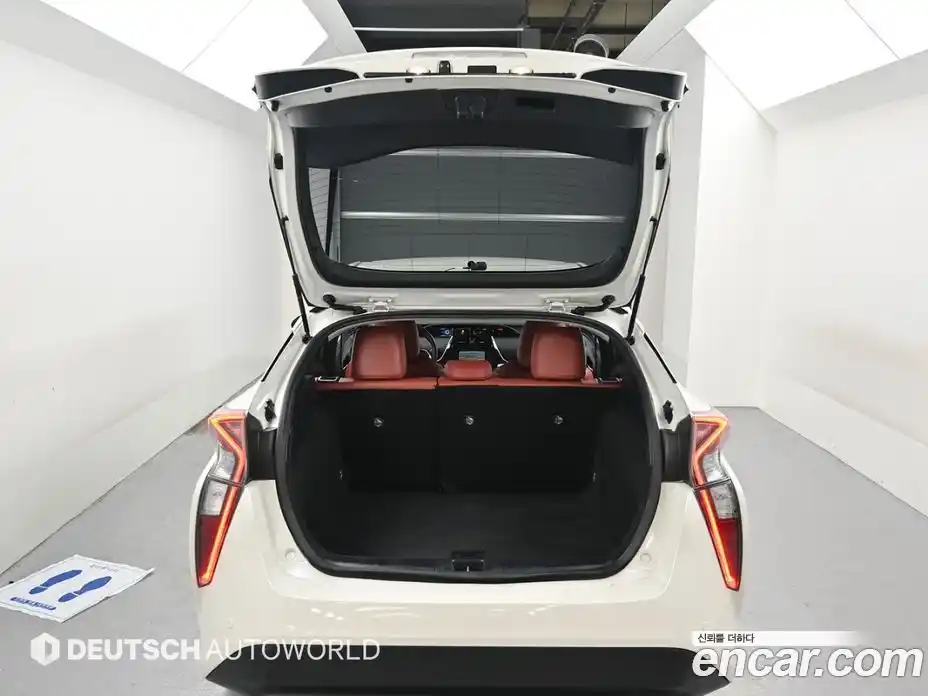 Toyota Prius 2017 1.8 гидро в Москве № 2133180, фото 19
