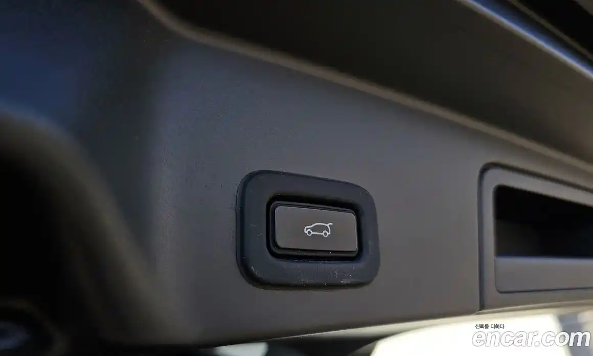 Land Rover Range-Rover Evoque 2022 2.0 гидро в Москве № 213384, фото 18