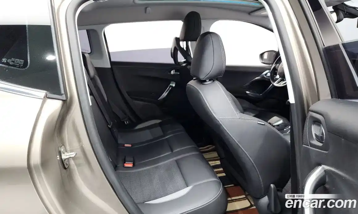 Peugeot 2008 2015 1.6 гидро в Москве, фото 11