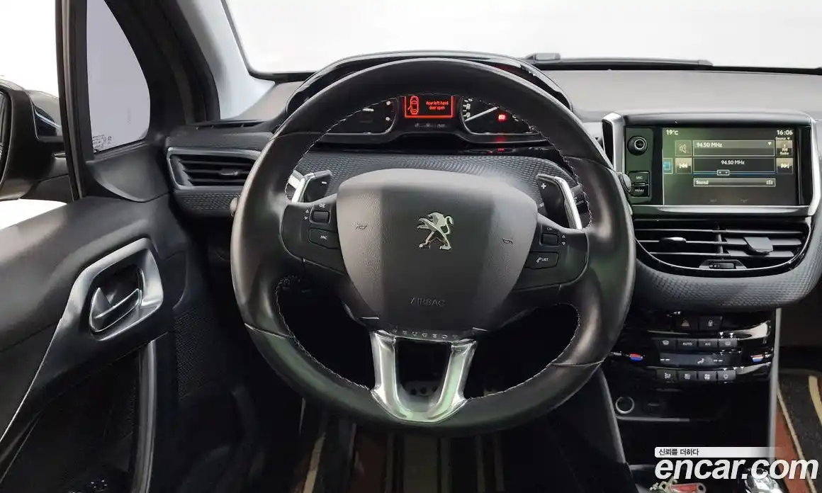 Peugeot 2008 2015 1.6 гидро в Москве, фото 12