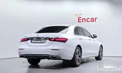 Mercedes-Benz E-Class 2022 2.0 гидро в Москве № 2123179, миниатюра 2