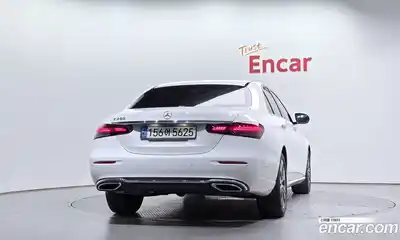 Mercedes-Benz E-Class 2022 2.0 гидро в Москве № 2123179, миниатюра 4