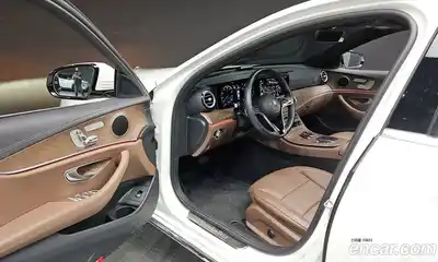 Mercedes-Benz E-Class 2022 2.0 гидро в Москве № 2124966, миниатюра 12