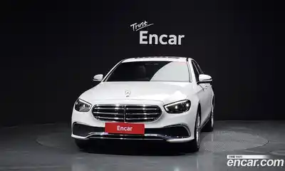Mercedes-Benz E-Class 2022 2.0 гидро в Москве № 2124966, миниатюра 2