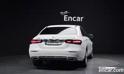 Mercedes-Benz E-Class 2022 2.0 гидро в Москве № 2124966, миниатюра 3