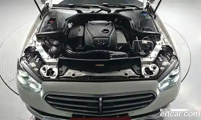 Mercedes-Benz E-Class 2022 2.0 гидро в Москве № 2124966, миниатюра 5