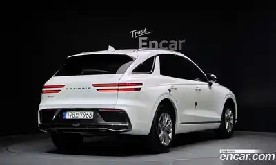 Genesis GV70 2024 2.5 гидро в Москве № 2125384, миниатюра 2