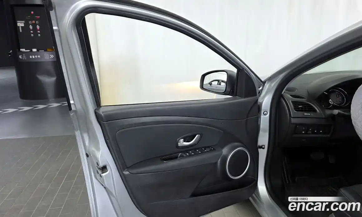 Renault SM3 2013 1.6 гидро в Москве № 2128890, фото 14